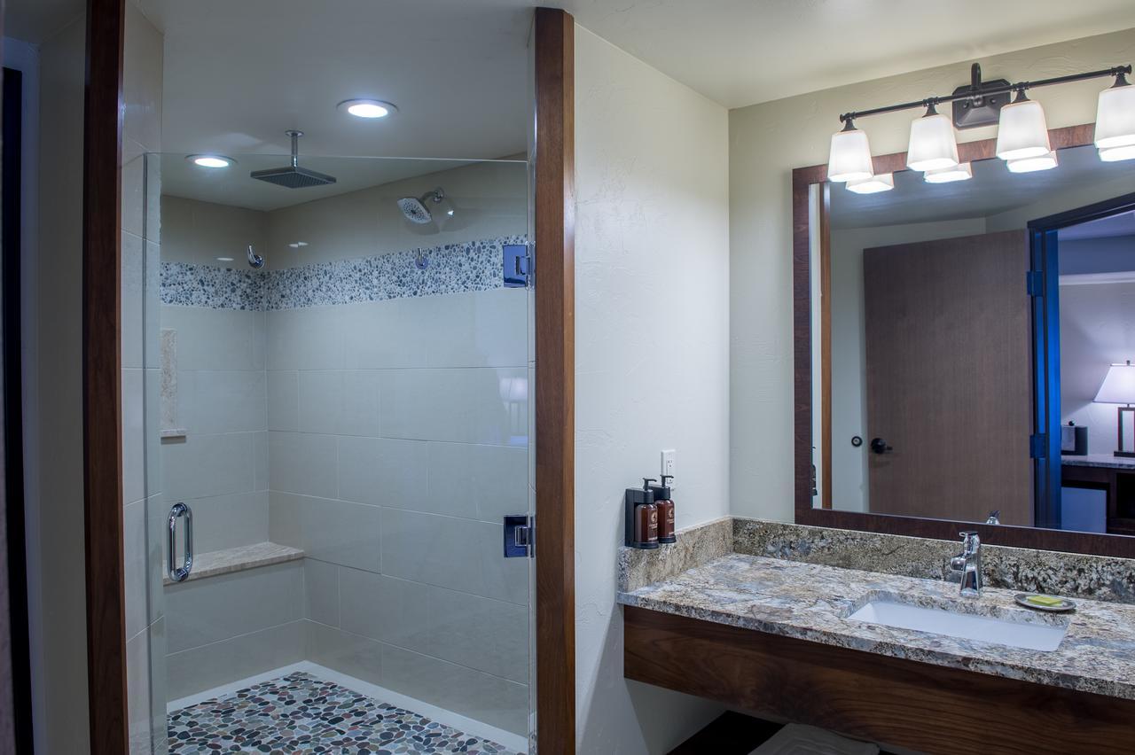 Cedar Creek Lodge & Conference Center Кълъмбия Фолс Екстериор снимка