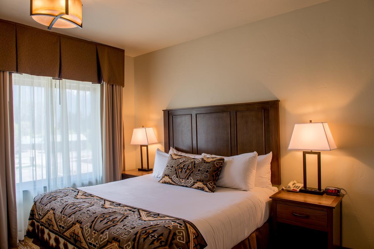 Cedar Creek Lodge & Conference Center Кълъмбия Фолс Екстериор снимка