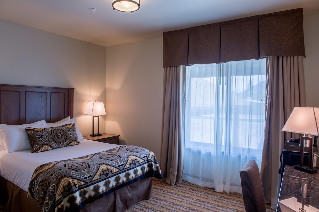 Cedar Creek Lodge & Conference Center Кълъмбия Фолс Екстериор снимка