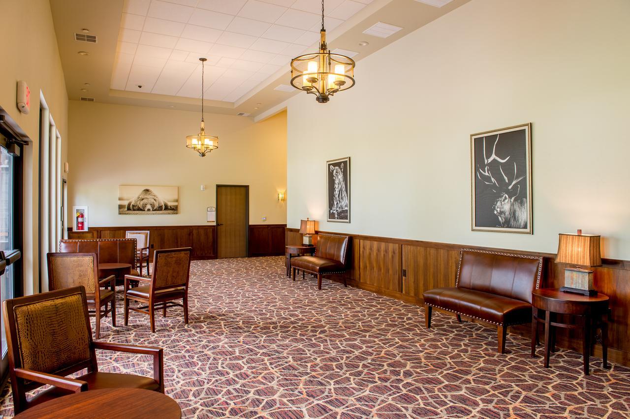 Cedar Creek Lodge & Conference Center Кълъмбия Фолс Екстериор снимка