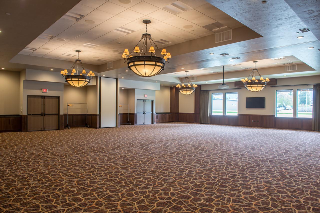 Cedar Creek Lodge & Conference Center Кълъмбия Фолс Екстериор снимка