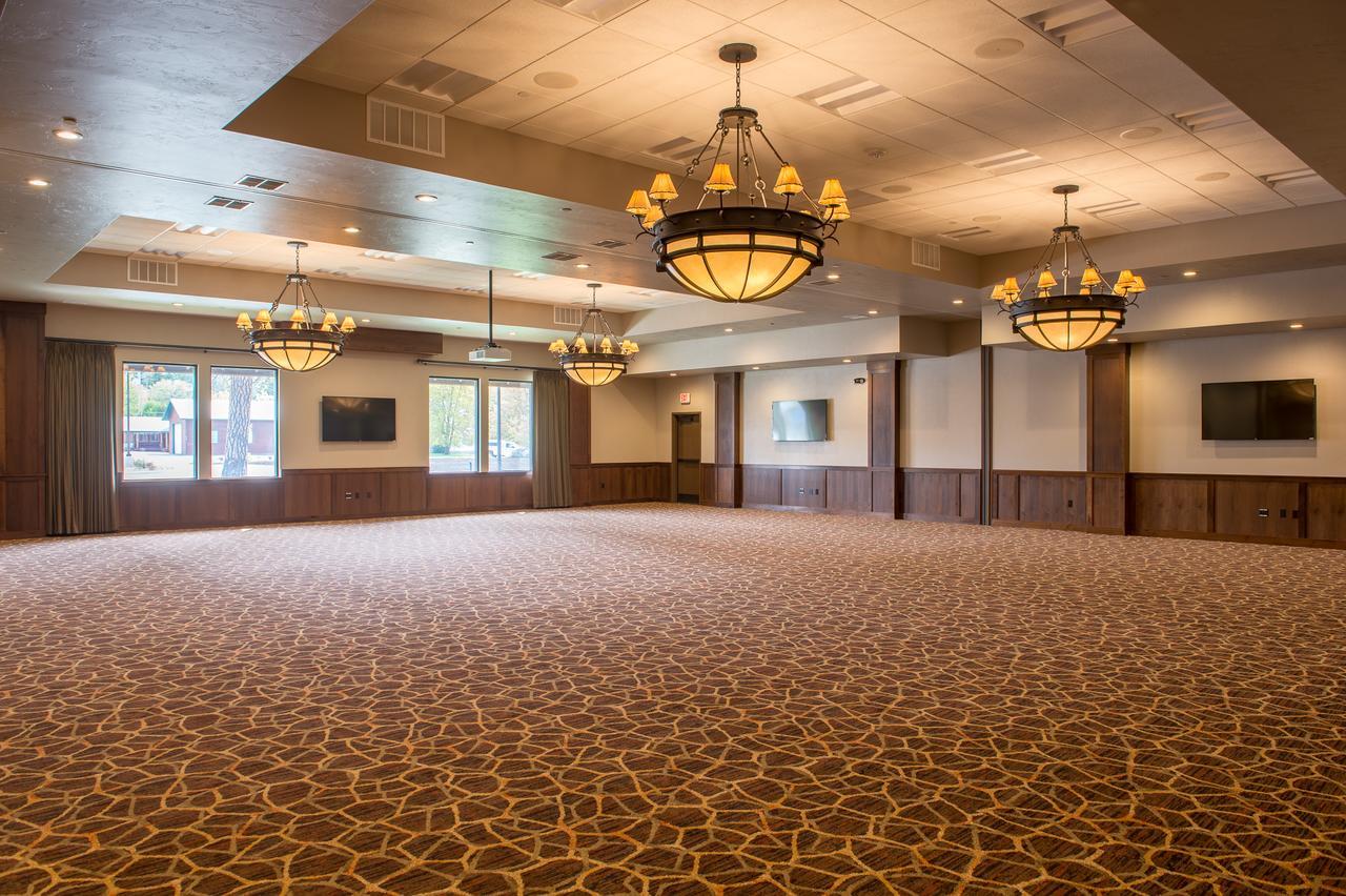 Cedar Creek Lodge & Conference Center Кълъмбия Фолс Екстериор снимка