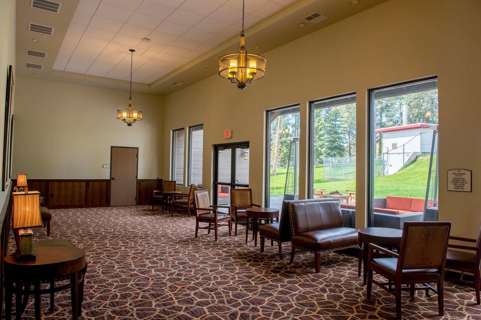 Cedar Creek Lodge & Conference Center Кълъмбия Фолс Екстериор снимка