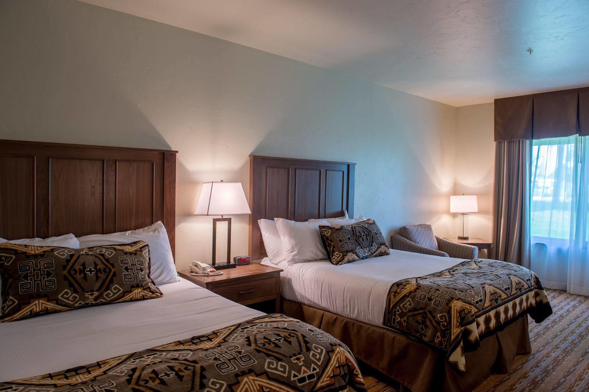 Cedar Creek Lodge & Conference Center Кълъмбия Фолс Екстериор снимка