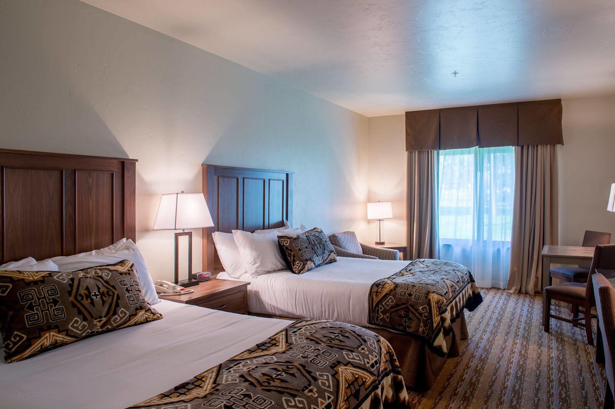 Cedar Creek Lodge & Conference Center Кълъмбия Фолс Екстериор снимка