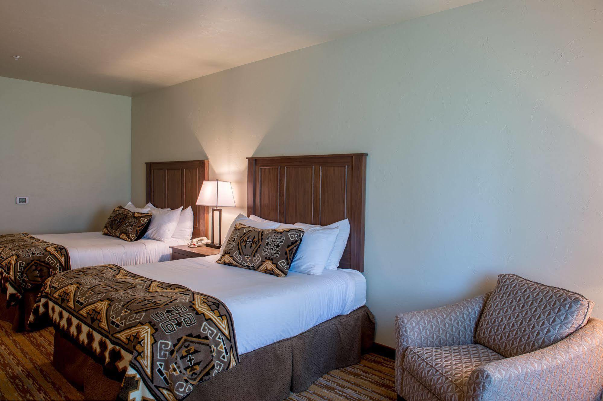 Cedar Creek Lodge & Conference Center Кълъмбия Фолс Екстериор снимка