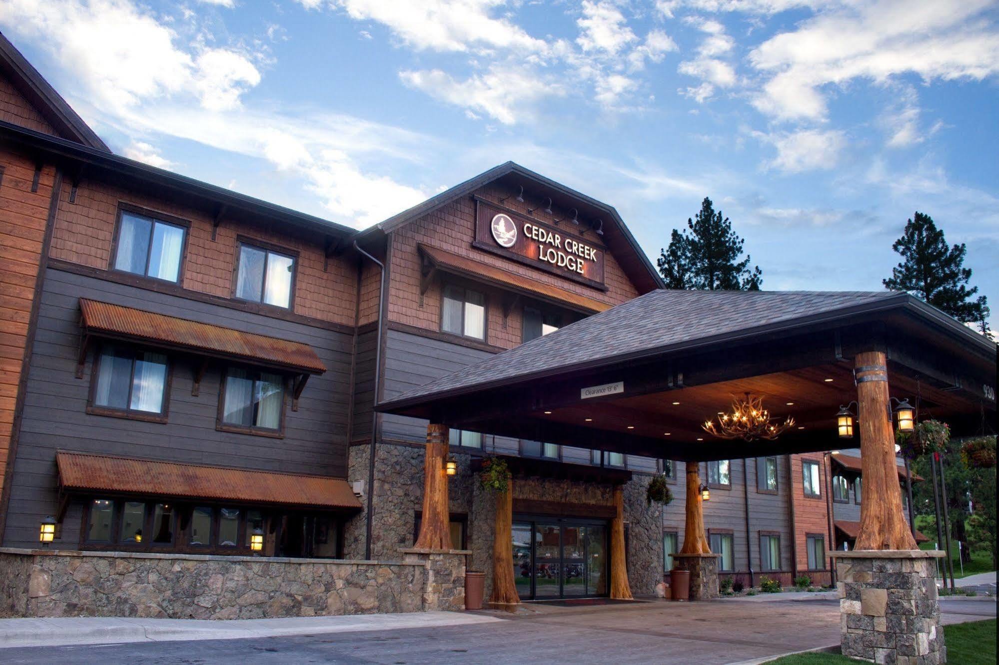Cedar Creek Lodge & Conference Center Кълъмбия Фолс Екстериор снимка